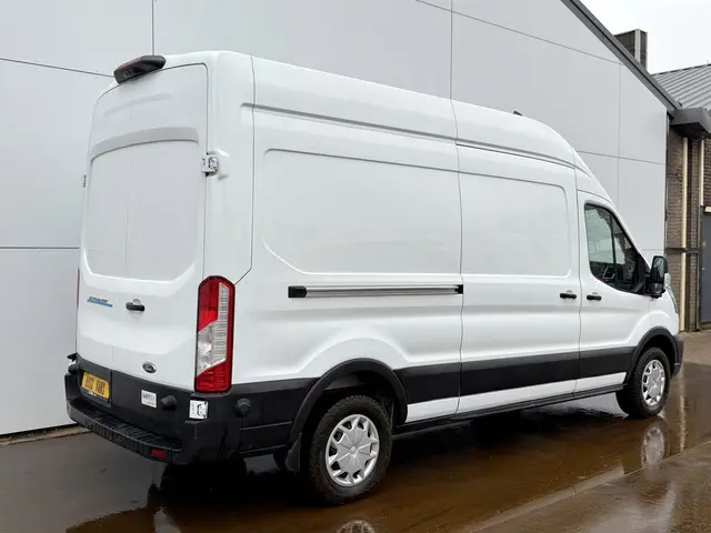 Ford E-Transit 3