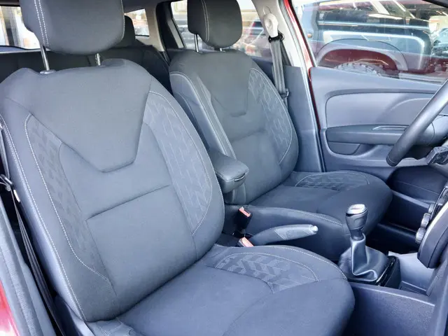 Renault Clio Estate 0.9 TCe Limited 2018 Benzine 19