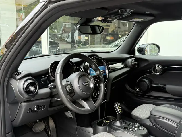 MINI Electric Cooper SE Classic 33 kWh 2022 Elektrisch 12