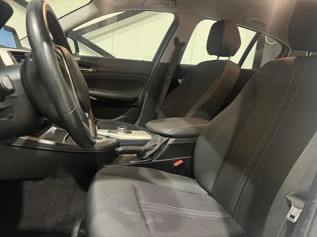 BMW 1 Serie 118i Executive 2018 Benzine 6