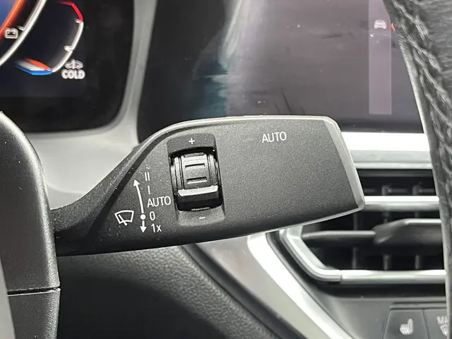 BMW 3 Serie 318i High Executive Edition 2021 Benzine 27