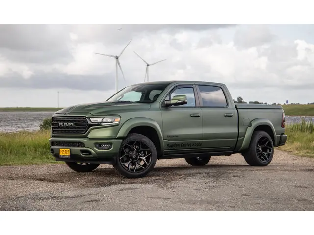 Dodge Ram 1500 5.7 V8 4x4 Crew Cab Limited 2024 Benzine 11