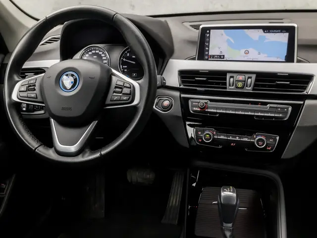 BMW X1 xDrive25e Sportline 2022 Hybride Benzine 7