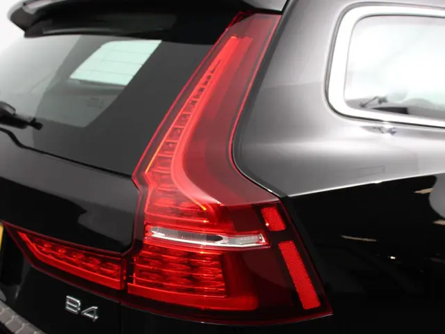 Volvo V60 2.0 B4 Momentum 2022 Benzine 30