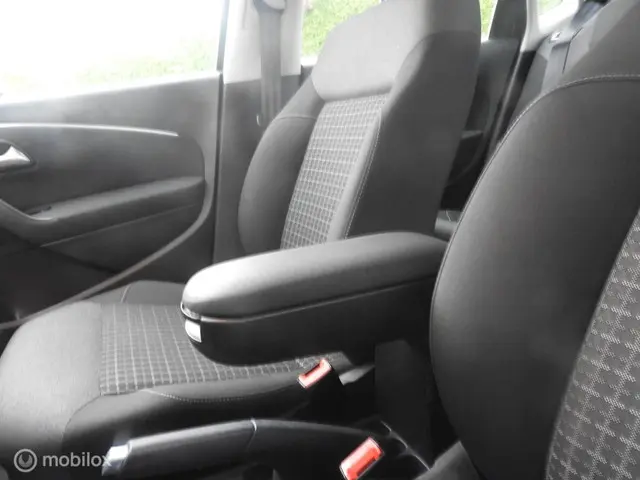 Volkswagen Polo 1.2 TSI Comfortline 2015 Benzine 12