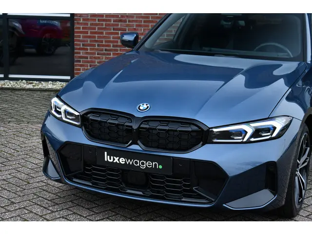 BMW 3 Serie Touring 330e M-Sport 2025 Hybride Benzine 53