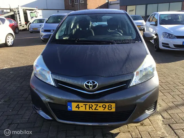Toyota Yaris 1.0 VVT-i Now - 5 deurs - airco 2014 Benzine 2