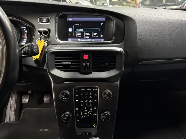 Volvo V40 1.6 T3 momentum // ECC // Cruise 2013 Benzine 8