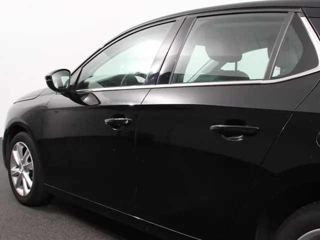 Opel Corsa 1.2 101pk Automaat Edition 2023 Benzine 24