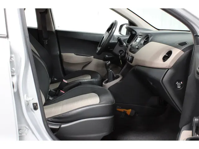 Hyundai i10 1.0i i-Drive 2015 Benzine 21