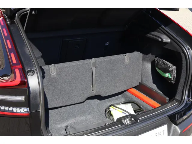 Volvo C40 Recharge Plus 69 kWh 2023 Elektrisch 17
