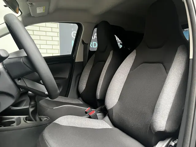 Toyota Aygo X 1.0 VVT-i MT first 2023 Benzine 11