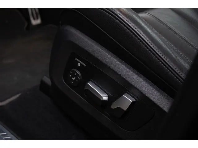 BMW X5 xDrive40i High Executive 2018 Benzine 26