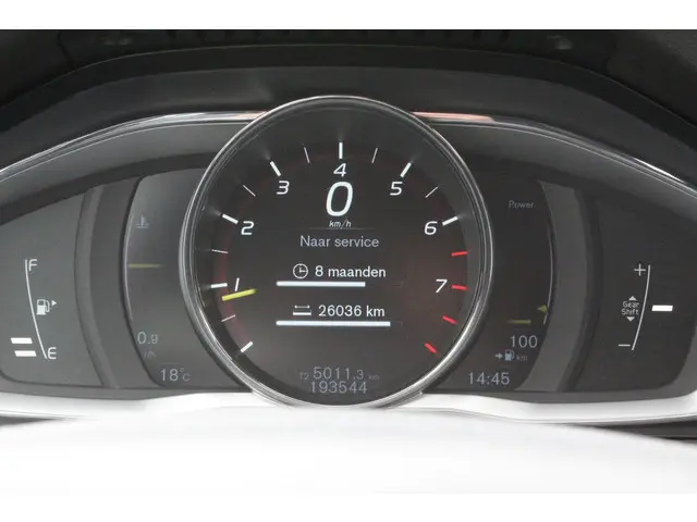 Volvo V60 1.6 T3 R-Design 2015 Benzine 19