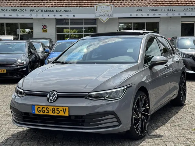Volkswagen Golf 1.0 eTSI Life Business 2022 Benzine 4