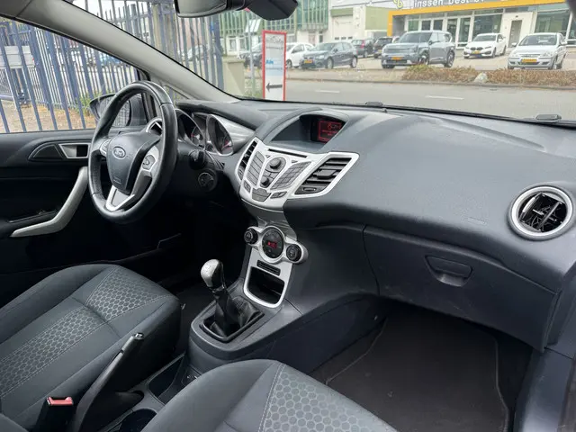 Ford Fiesta 1.25 Titanium 2012 Benzine 15