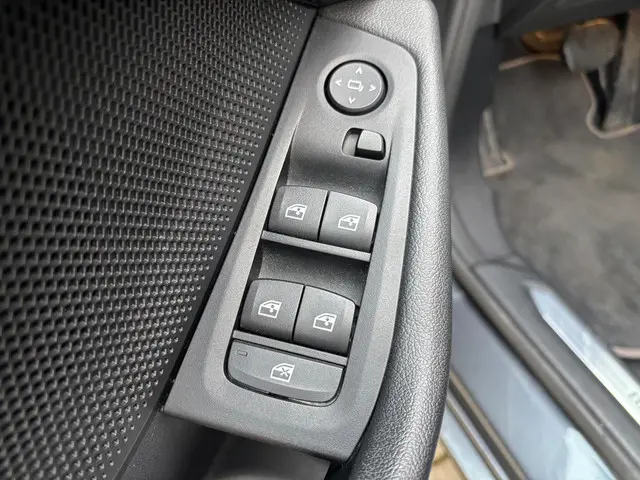 BMW 1 Serie 118i Executive Edition 2020 Benzine 4