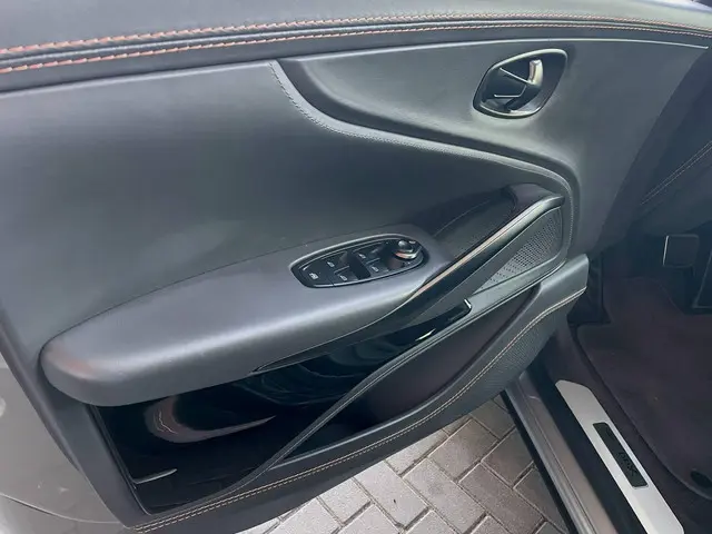 Aston Martin DBX 4.0 V8 707 2023 Benzine 16