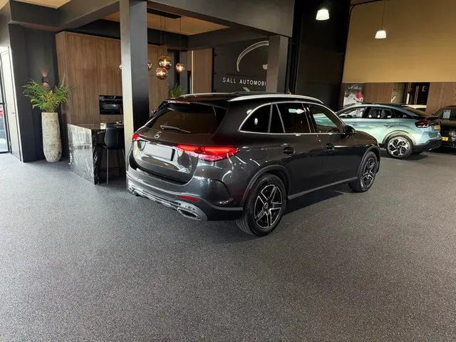 Mercedes-Benz GLC 200 4MATIC AMG Line 2024 Benzine 6