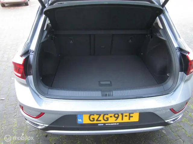 Volkswagen T-Roc 1.5 TSI Life Business 2023 Benzine 6