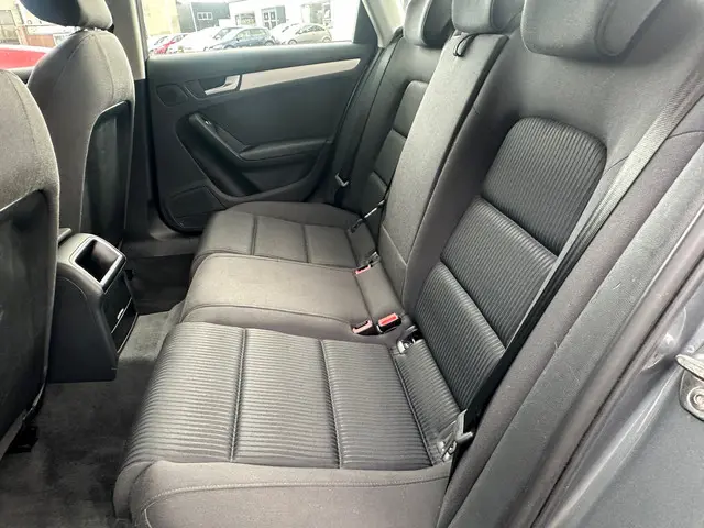 Audi A4 Limousine 1.8 TFSI Advance 2015 Benzine 12