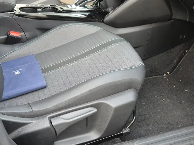 Peugeot 2008 1.2 PureTech Allure Pack 2021 Benzine 11