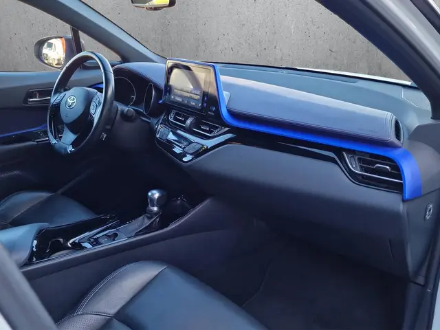 Toyota C-HR 1.8 Hybrid Bi-Tone 2017 Hybride Benzine 16