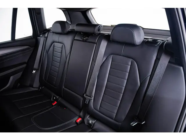 BMW X3 xDrive20i High Executive 2018 Benzine 18