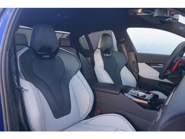 BMW M5 Sedan 2025 Hybride Benzine 7