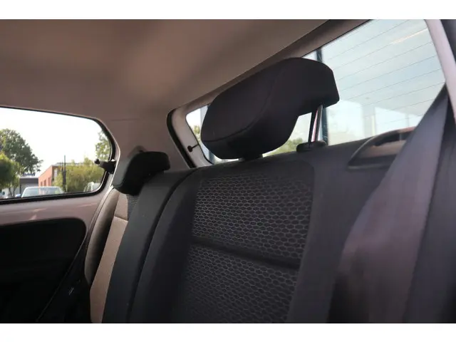 SEAT Mii 1.0 Sport Dynamic 2015 Benzine 9