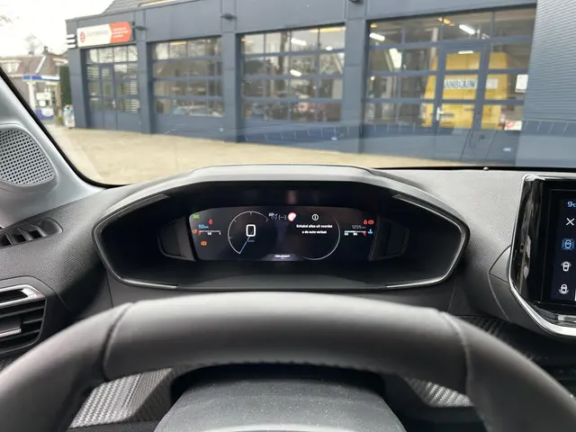 Peugeot 208 1.2 Turbo 100 PK Allure 2025 Benzine 22
