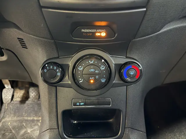 Ford Fiesta 1.0 Style // Navi 2015 Benzine 10