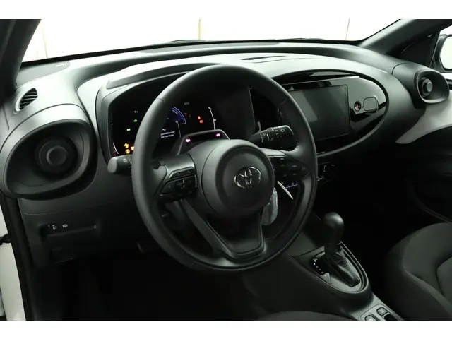 Toyota Aygo X Hybrid 115 play 2026 Hybride Benzine 55