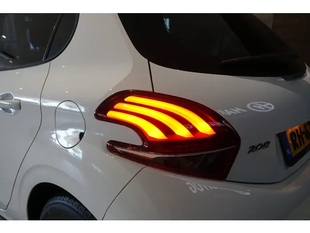 Peugeot 208 1.2 PureTech Allure 2017 Benzine 29