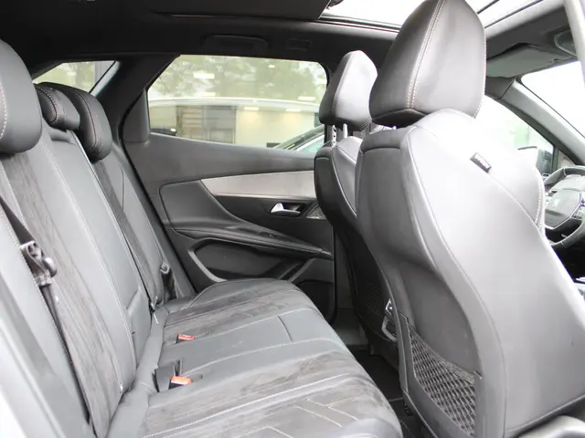 Peugeot 3008 1.6 HYbrid 225 GT 2022 Hybride Benzine 9