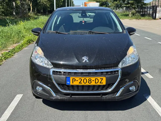 Peugeot 208 1.2 PureTech Signature / AIRCO 2019 Benzine 2
