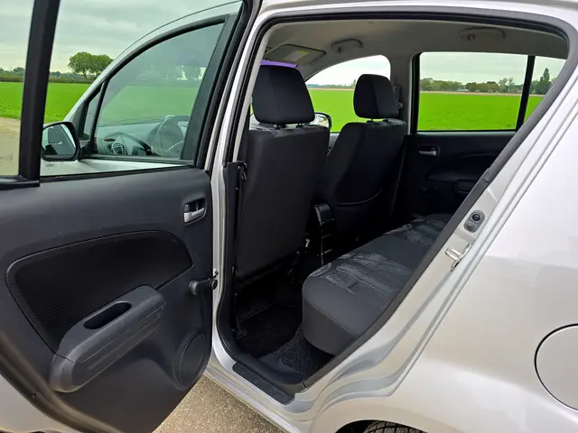 Opel Agila 1.2 Edition 2013 Benzine 23