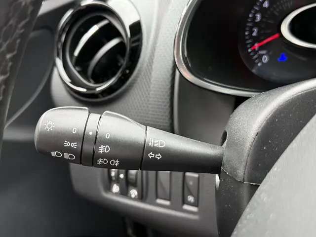 Renault Clio Estate 0.9 TCe Limited 2018 Benzine 25