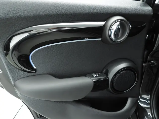 MINI 5-Deurs Cooper 2023 Benzine 17