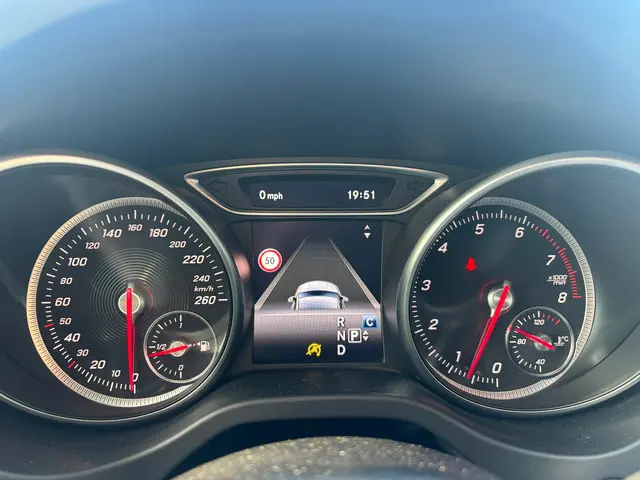 Mercedes-Benz CLA 180 AMG EDITION PANO NAP 2017 Benzine 35