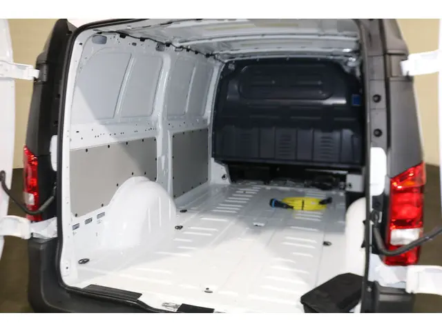 Mercedes-Benz eVito 112 L2 60 kWh Led 2025 Elektrisch 15