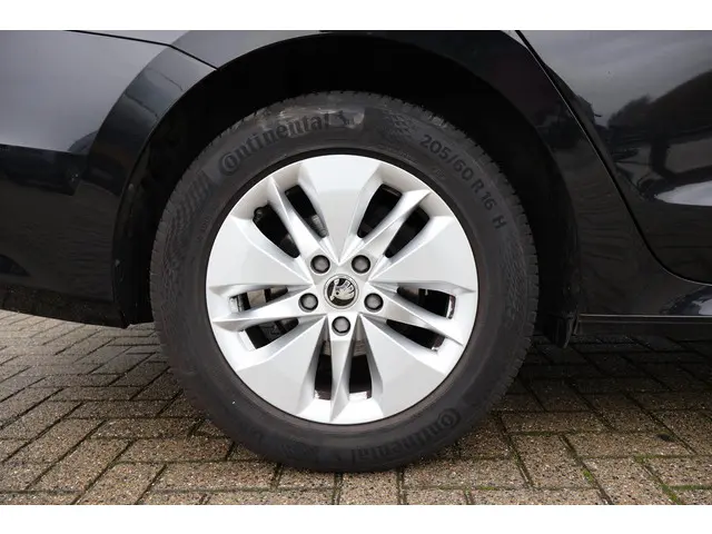 Škoda Octavia Combi 1.0 Business Edition 2022 Benzine 22