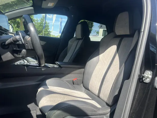 Peugeot 3008 1.6 HYbrid 225 GT 2021 Hybride Benzine 12