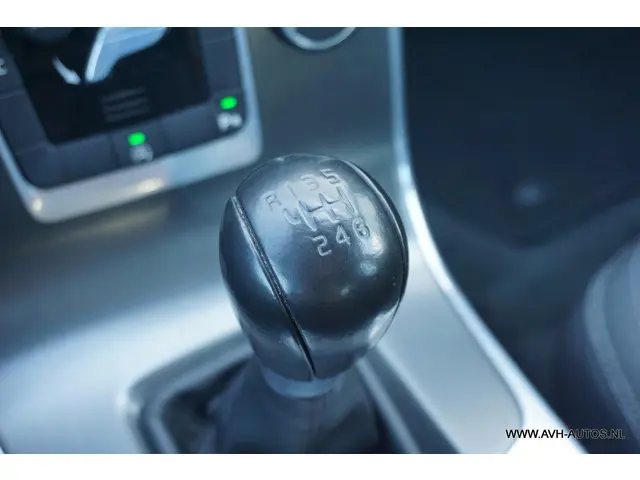 Volvo S60 1.6 T3 Momentum 2015 Benzine 16