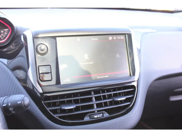 Peugeot 2008 1.2 PureTech GT-line 2017 Benzine 27