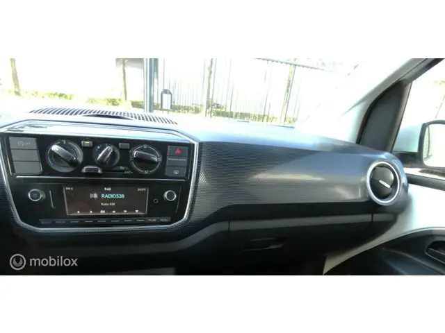 Volkswagen up! 1.0 BMT MOVE UP 2018 Benzine 10