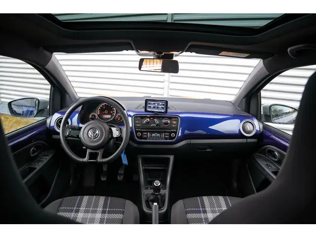Volkswagen up! 1.0 high up! 2015 Benzine 2
