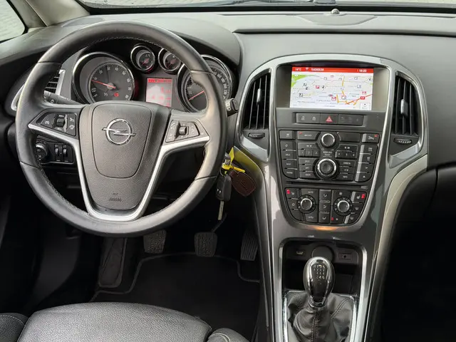 Opel Astra 1.6 Turbo Cosmo 2014 Benzine 10