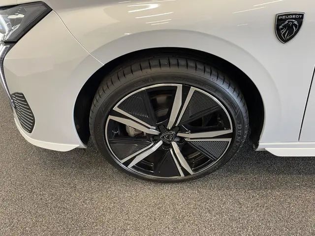 Peugeot 308 1.2 PureTech GT 2024 Benzine 27