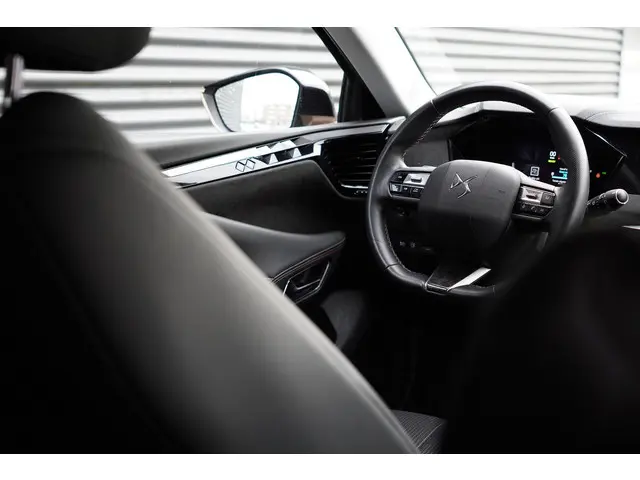 DS DS 4 E-Tense Rivoli 2022 Hybride Benzine 2